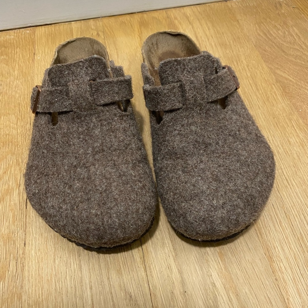 Birkenstock Women’s Classic Felt Boston Clog in Taupe. Size 40.
